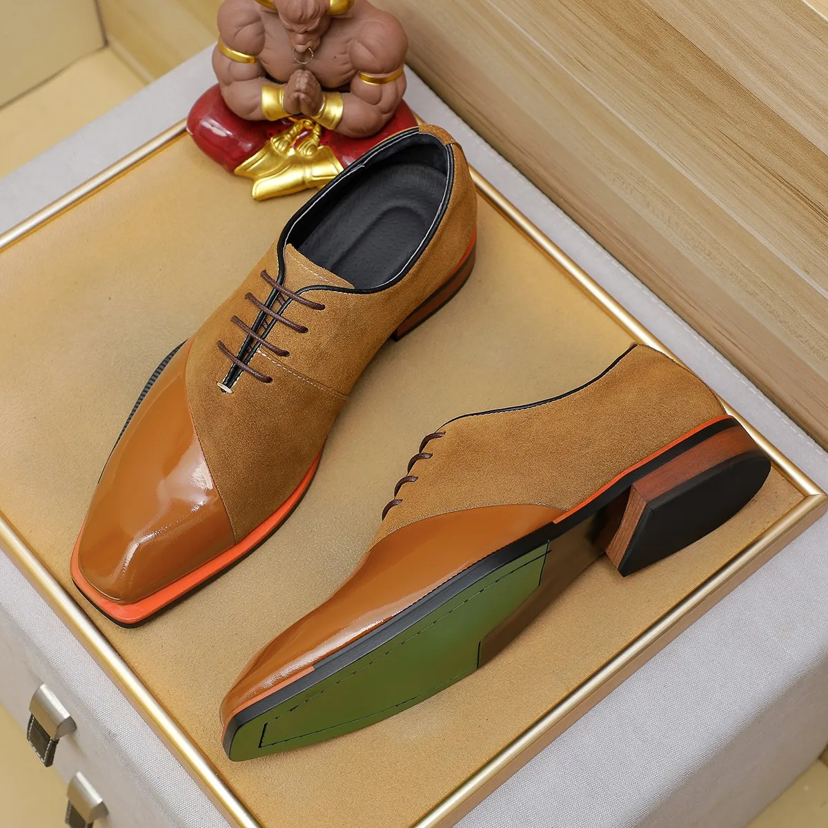Men's shoes 💰620 💰 Louis Vuitton LV ® Autumn and Winter 🆕 models 🔛Full shoe counter First layer cowhide, 🐂leather lined casual shoes for men, super soft outsole, essential for driving. Counter synchronized original first layer cowhide completely 1:1 mold customization 🌹Top version, 2 colors available! Number: 38-45 (37.46. Customized)